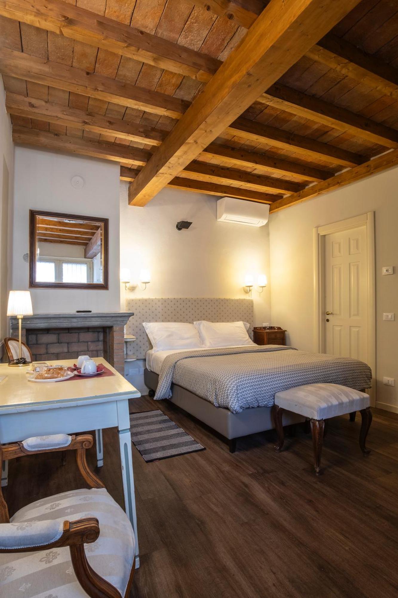 Il Cortiletto Hotel Piacenza Exterior photo