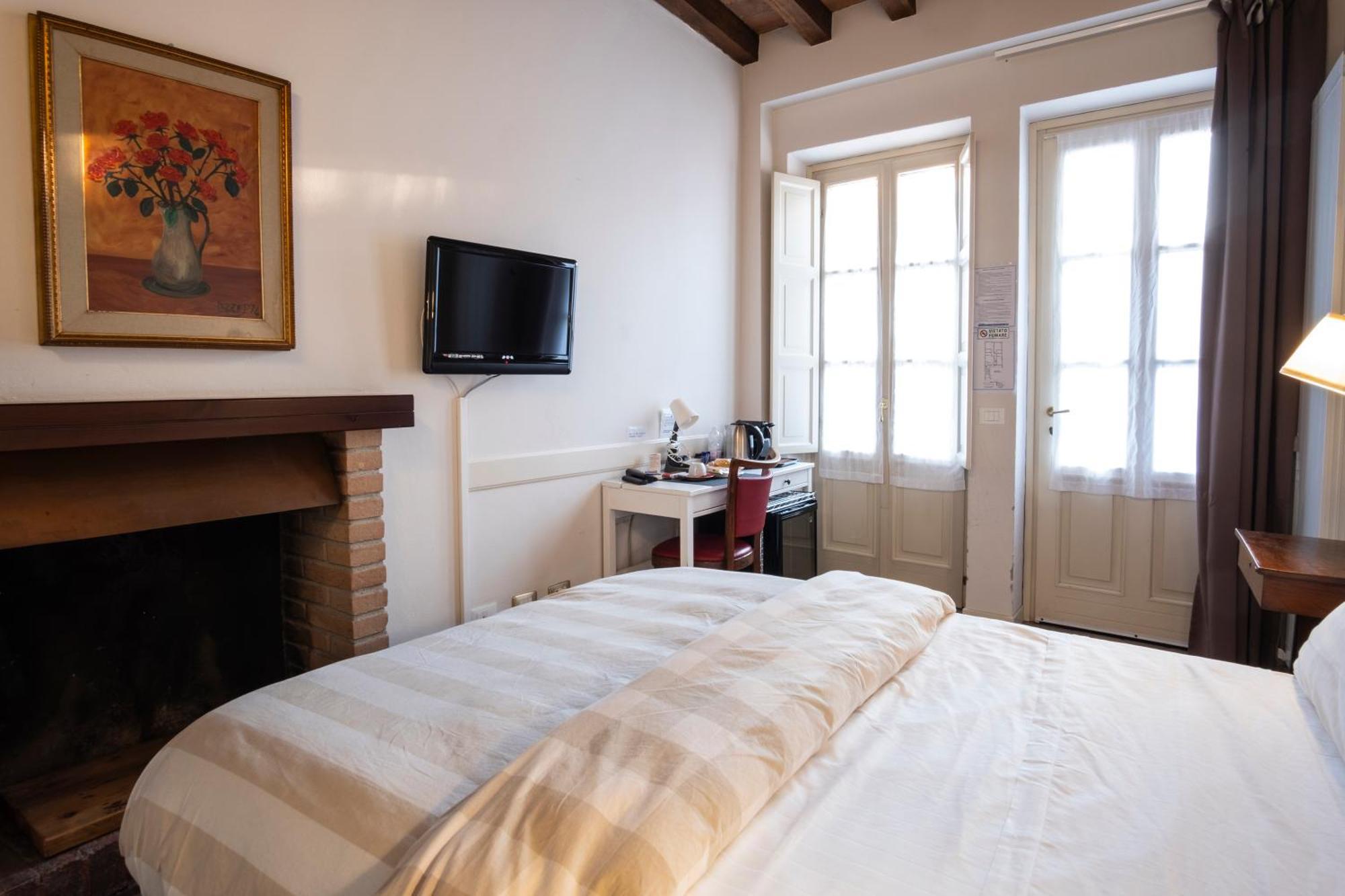 Il Cortiletto Hotel Piacenza Exterior photo