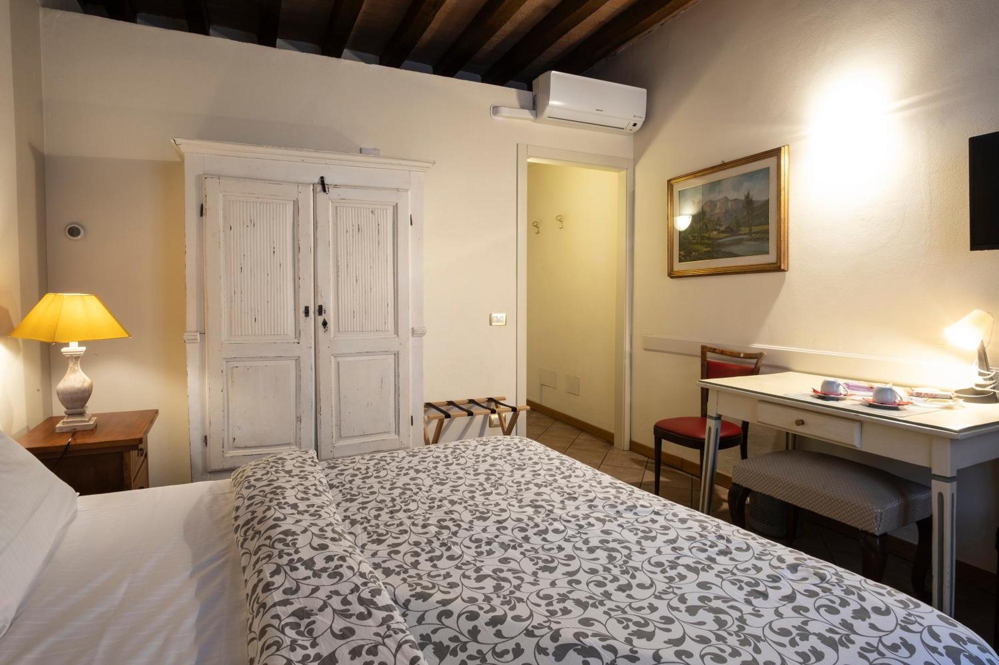 Il Cortiletto Hotel Piacenza Exterior photo